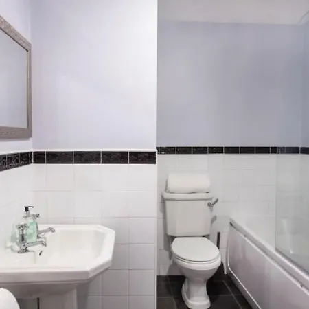 York 2 Bedroom Luxury Apartment City Heaven